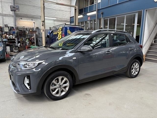 Grijs Gebruikt 2021 Kia Stonic SUV | € 16.950 (Super prijs) - Afbeelding 1/4