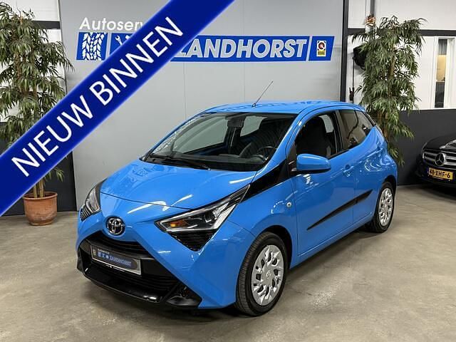 Blauw Gebruikt 2018 Toyota Aygo X-play Hatchback | € 12.795 (Eerlijke prijs) - Afbeelding 1/4