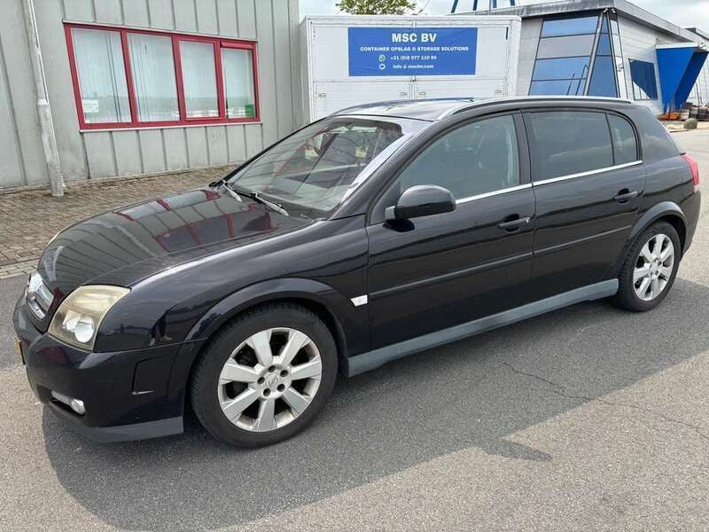 Zwart Gebruikt 2004 Opel Signum Elegance Stationwagen | € 700 - Afbeelding 1/4