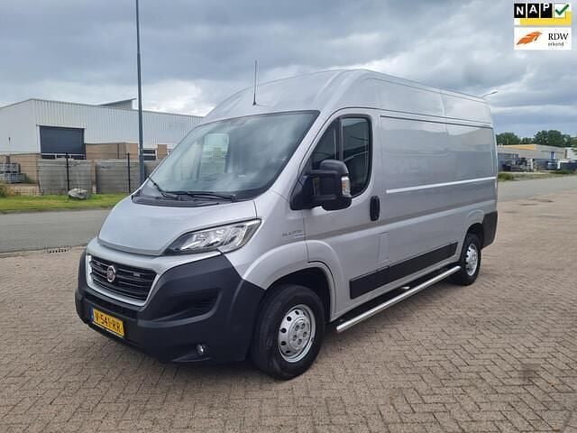 Grijs Gebruikt 2018 Fiat Ducato Van | € 16.500 (Goede deal) - Afbeelding 1/4