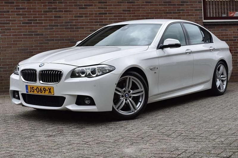 Wit Gebruikt 2016 BMW 520 Executive Sedan | € 15.949 (Eerlijke prijs) - Afbeelding 1/4