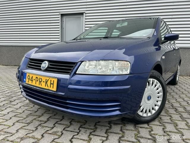 Blauw Gebruikt 2004 Fiat Stilo Dynamic Hatchback | € 999 (Eerlijke prijs) - Afbeelding 1/4