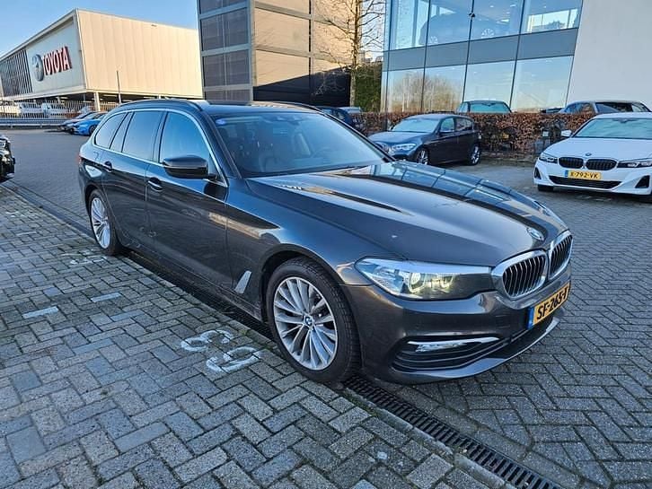 Bruin Gebruikt 2018 BMW 520 Stationwagen | € 18.450 (Goede deal) - Afbeelding 1/4