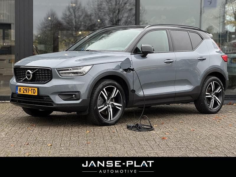 Grijs (metallic) Gebruikt 2021 Volvo XC40 R-Design SUV | € 27.950 (Duur) - Afbeelding 1/3