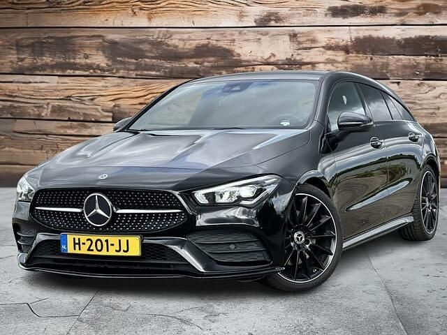 Zwart Gebruikt 2020 Mercedes CLA200 Shooting Brake Business Stationwagen | € 26.450 (Eerlijke prijs) - Afbeelding 1/4