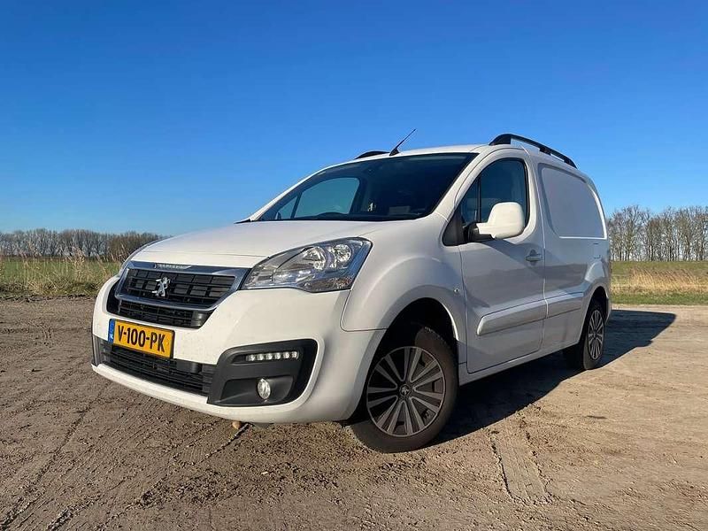 Wit Gebruikt 2018 Peugeot Partner Premium MPV | € 4.750 (Super prijs) - Afbeelding 1/4