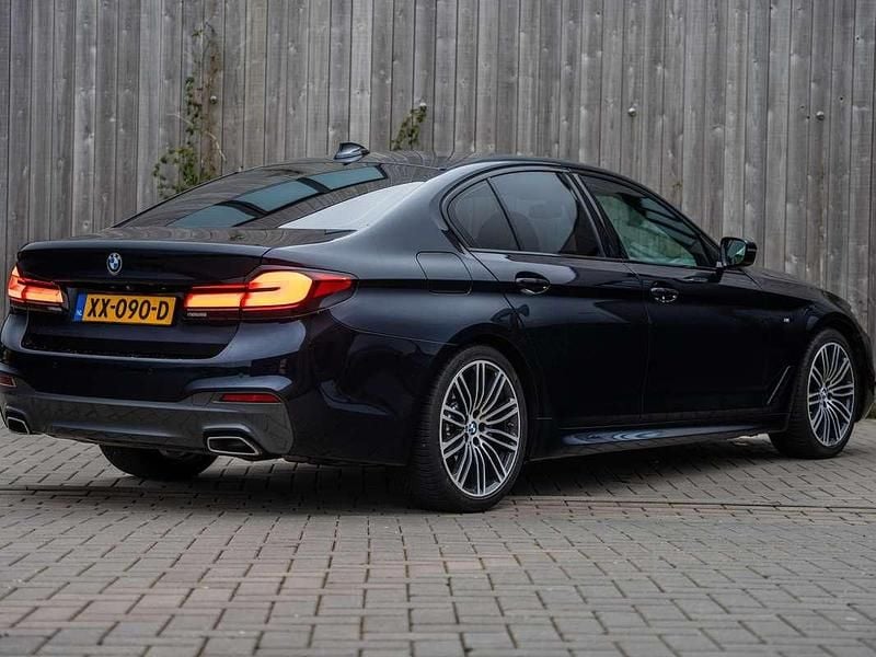 Zwart Gebruikt 2019 BMW 520 M Sport Sedan | € 26.950 (Goede deal) - Afbeelding 1/4