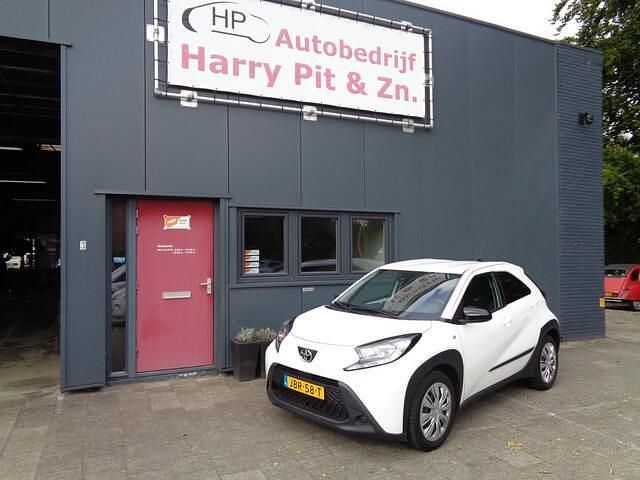 Wit Gebruikt 2023 Toyota Aygo Premium Hatchback | € 15.495 (Goede deal) - Afbeelding 1/4