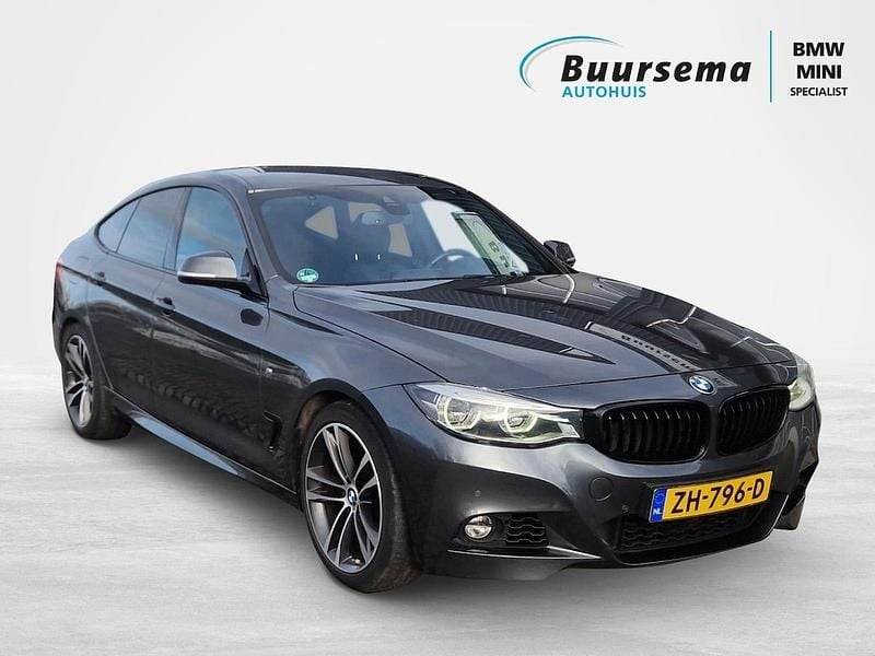Grijs Occasion 2018 BMW 330 M Sport Sedan | € 22.900 (Eerlijke prijs) - Afbeelding 1/4