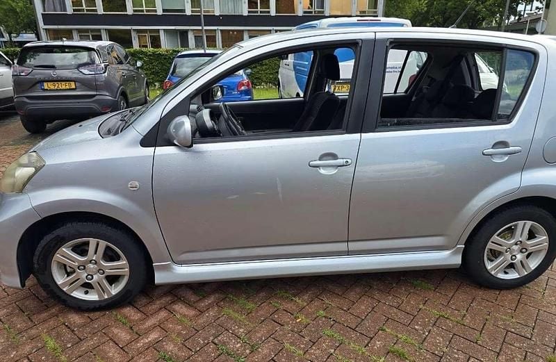 Occasion Daihatsu Sirion 91 PK (66 kW) 2008 Zilver Hatchback