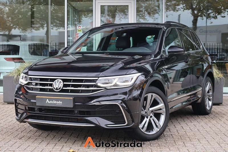 Zwart Gebruikt 2021 VW Tiguan R-line SUV | € 31.800 (Eerlijke prijs) - Afbeelding 1/4