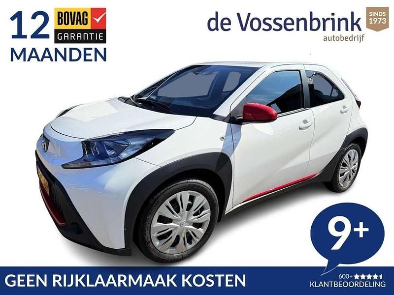 Wit Gebruikt 2024 Toyota Aygo Play Hatchback | € 21.950 (Eerlijke prijs) - Afbeelding 1/4