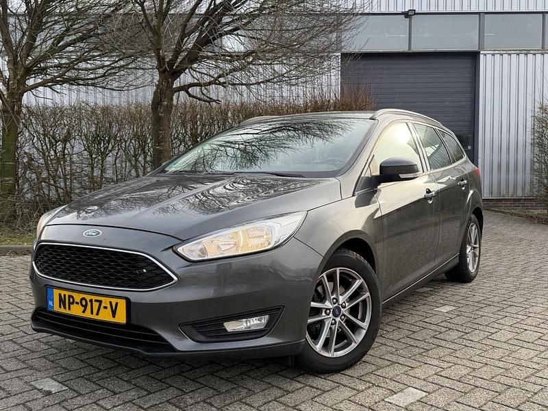 Grijs Occasion 2017 Ford Focus Stationwagen | € 5.899 (Eerlijke prijs) - Afbeelding 1/4
