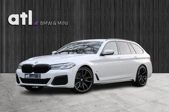 Wit Gebruikt 2022 BMW 520 M Sport Stationwagen | € 38.950 (Goede deal) - Afbeelding 1/4