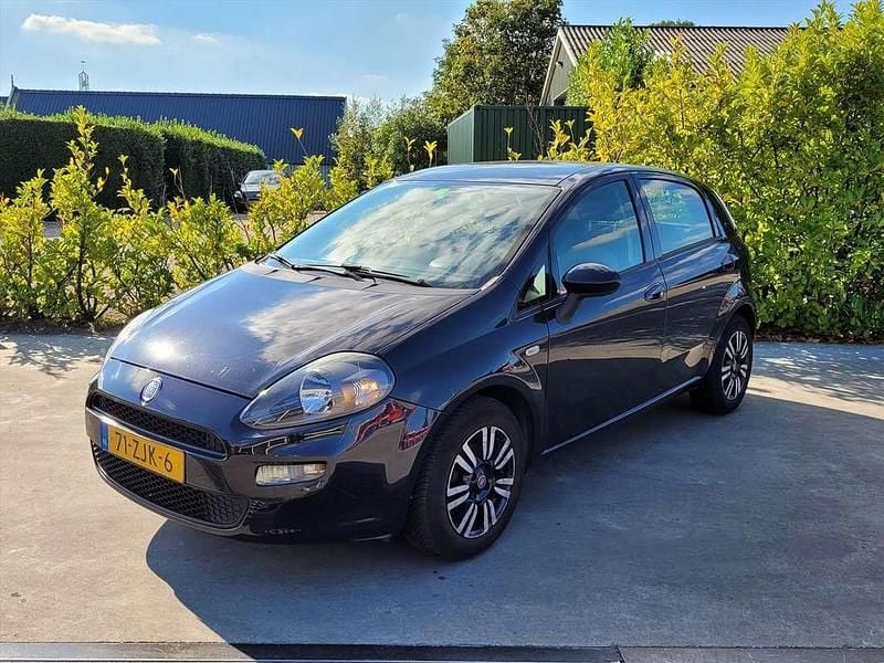 Zwart Occasion 2012 Fiat Punto Hatchback | € 2.900 (Eerlijke prijs) - Afbeelding 1/4