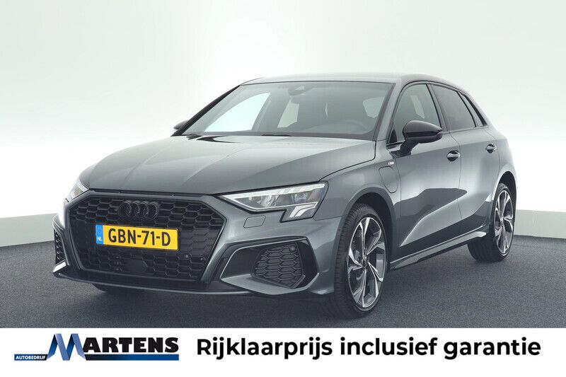 Grijs Gebruikt 2024 Audi A3 Sportback e-tron Advanced Sedan | € 37.949 (Eerlijke prijs) - Afbeelding 1/4