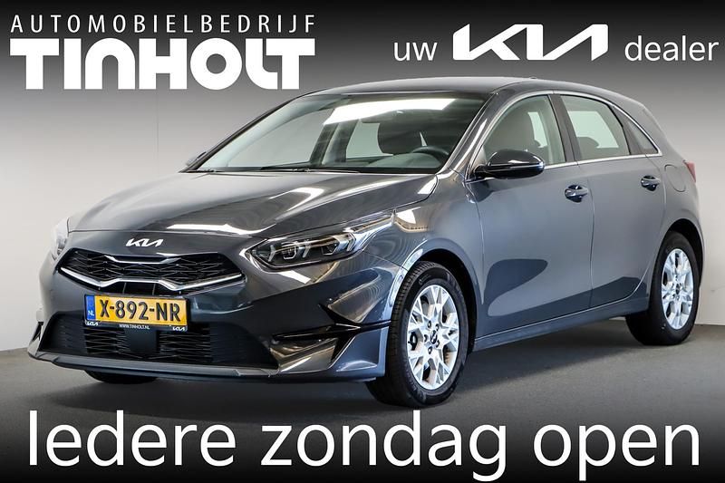 Grijs Gebruikt 2024 Kia Ceed Hatchback | € 25.950 (Goede deal) - Afbeelding 1/4