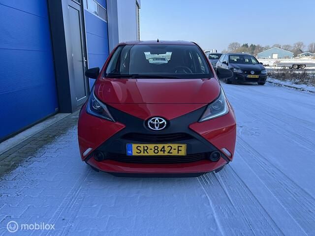 Occasion Toyota Aygo 69 PK (50 kW) 2018 Rood Hatchback