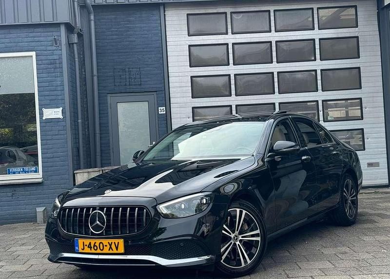 Zwart Gebruikt 2020 Mercedes E450 Avantgarde Sedan | € 52.495 - Afbeelding 1/4