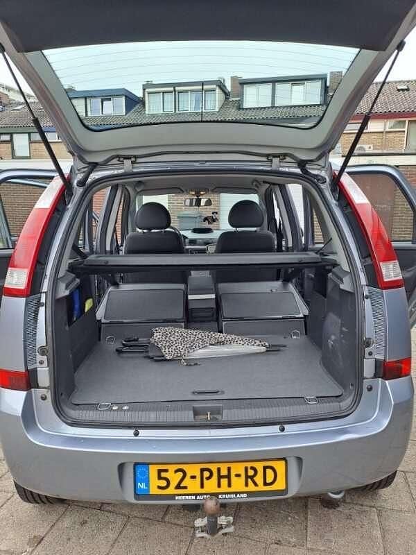 Grijs Gebruikt 2004 Opel Meriva MPV | € 3.300 (Iets duurder) - Afbeelding 1/4