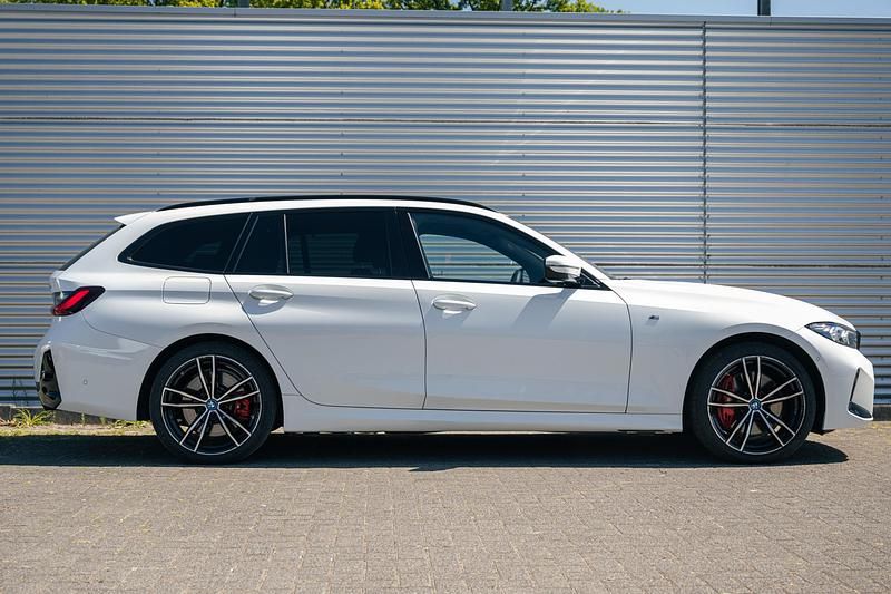 Occasion BMW 320e Comfort Edition 204 PK (150 kW) 2024 Alpinweiss (licht wit) Stationwagen