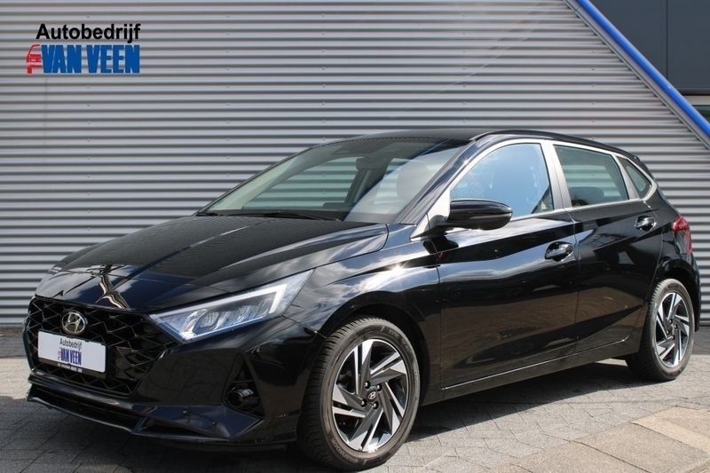 Zwart Gebruikt 2024 Hyundai i20 Comfort Hatchback | € 19.190 (Eerlijke prijs) - Afbeelding 1/4
