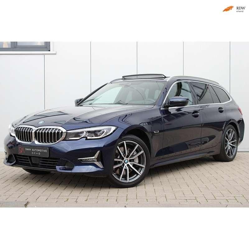 Blauw Gebruikt 2021 BMW 330e Luxury Line Stationwagen | € 27.850 (Super prijs) - Afbeelding 1/4