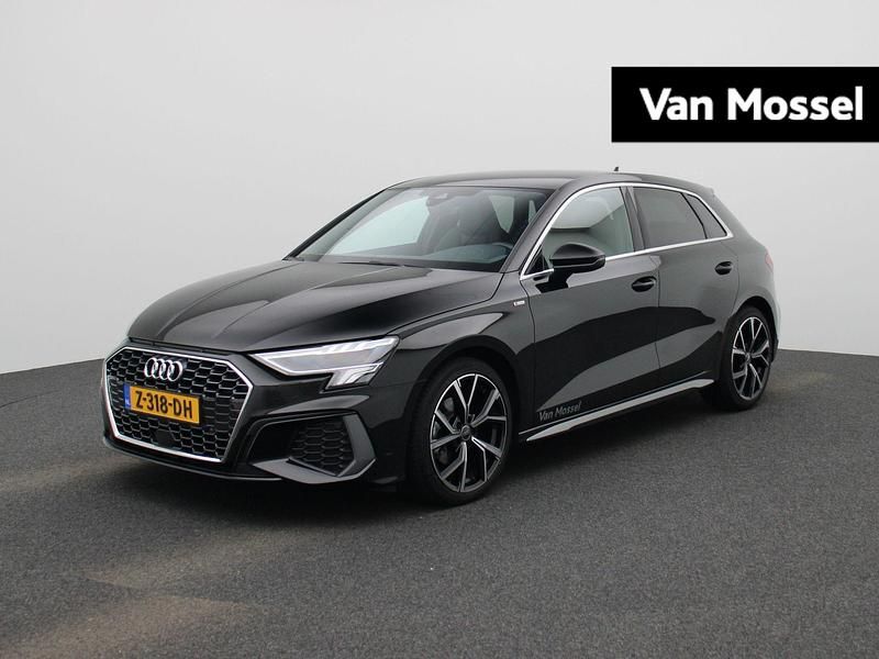 Zwart Gebruikt 2024 Audi A3 Sportback Design Hatchback | € 33.900 (Duur) - Afbeelding 1/4