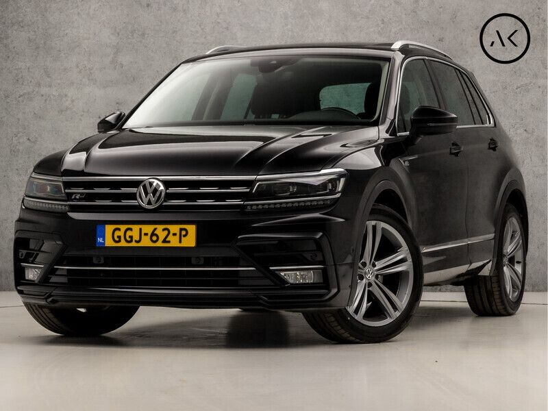 Zwart Gebruikt 2019 VW Tiguan Highline SUV | € 30.445 (Iets duurder) - Afbeelding 1/4