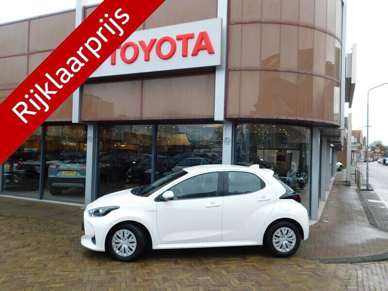 Wit Gebruikt 2021 Toyota Yaris Hybrid Active Hatchback | € 20.600 (Eerlijke prijs) - Afbeelding 1/4