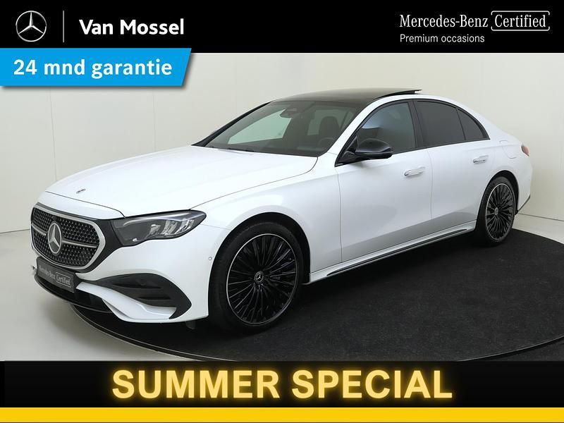 Wit Gebruikt 2024 Mercedes E300 AMG line Sedan | € 68.945 (Duur) - Afbeelding 1/4