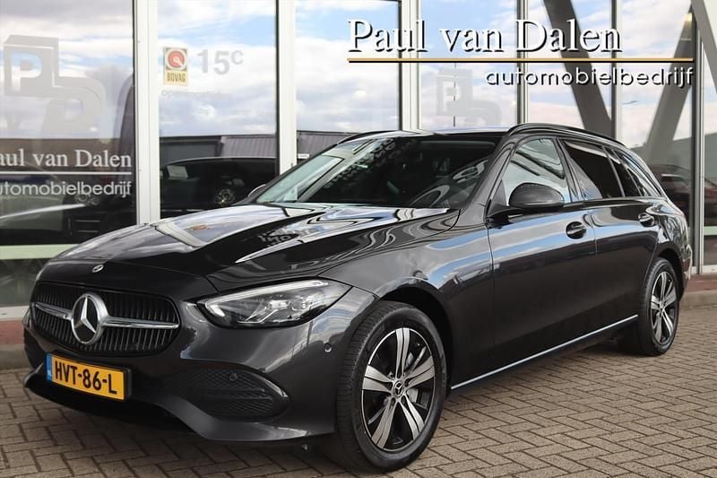 Grijs Gebruikt 2022 Mercedes C300e Luxury Stationwagen | € 36.795 (Iets duurder) - Afbeelding 1/4