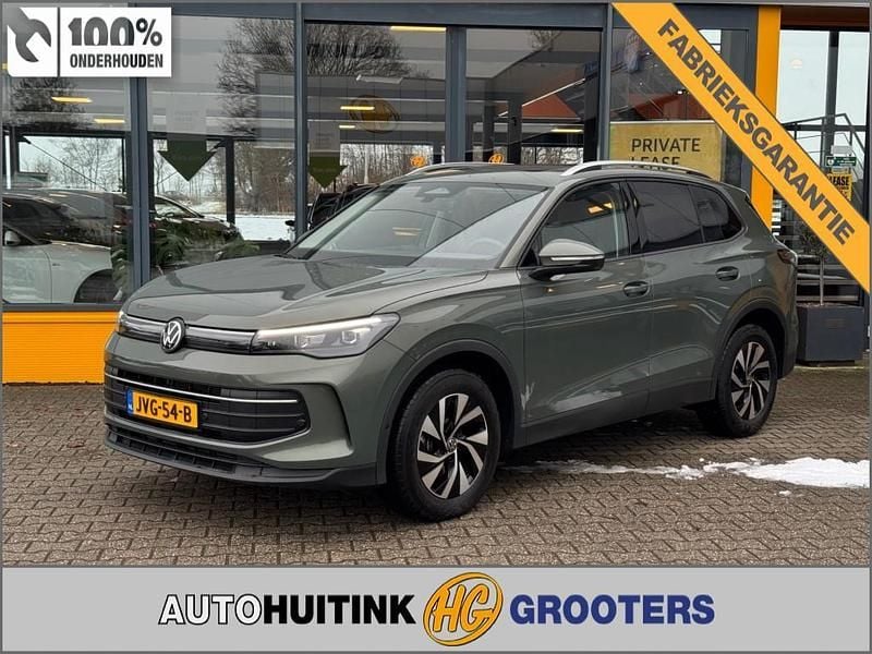 Groen Occasion 2025 VW Tiguan Edition SUV | € 44.650 (Eerlijke prijs) - Afbeelding 1/4