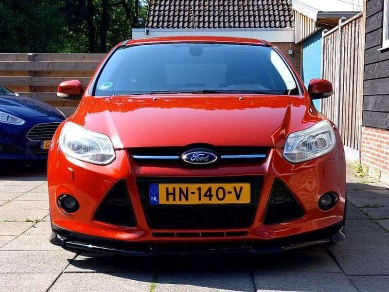 Rood Gebruikt 2011 Ford Focus Hatchback | € 4.250 (Goede deal) - Afbeelding 1/4