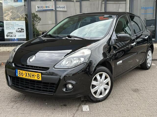 Zwart Gebruikt 2012 Renault Clio IV Authentique Hatchback | € 4.250 (Eerlijke prijs) - Afbeelding 1/4