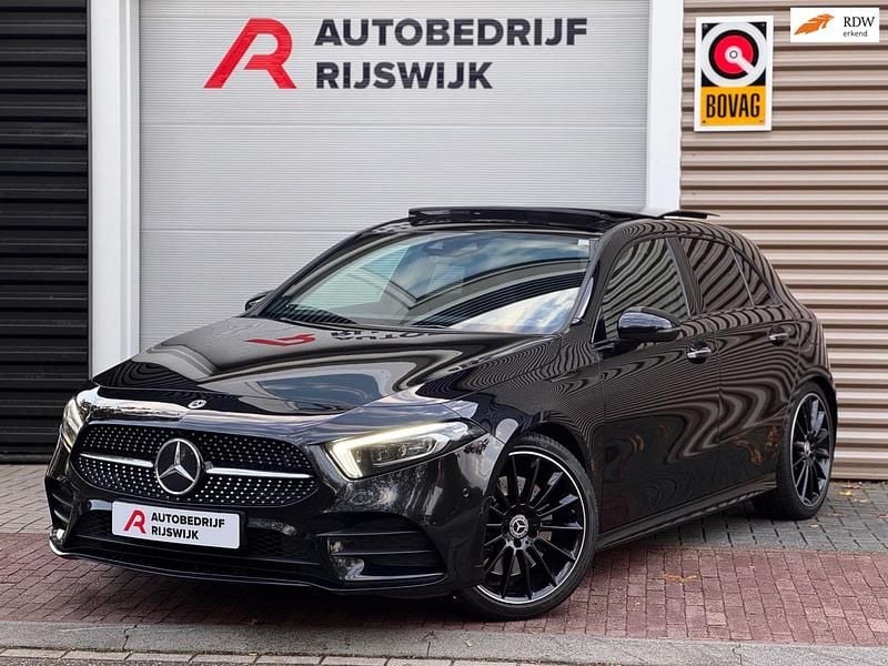 Zwart Gebruikt 2019 Mercedes A250 Premium Plus Hatchback | € 29.950 (Eerlijke prijs) - Afbeelding 1/4