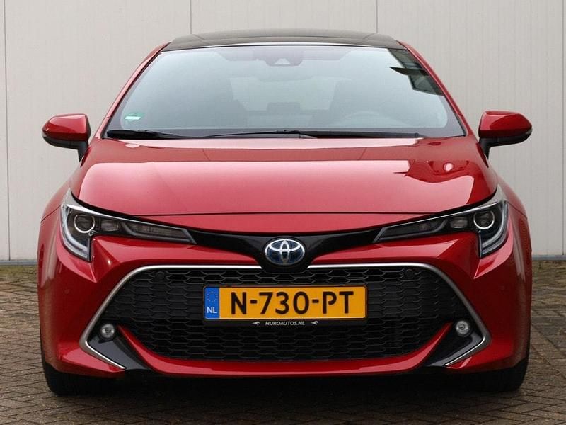 Occasion Toyota Corolla Executive 184 PK (135 kW) 2019 Rood (metallic) Hatchback