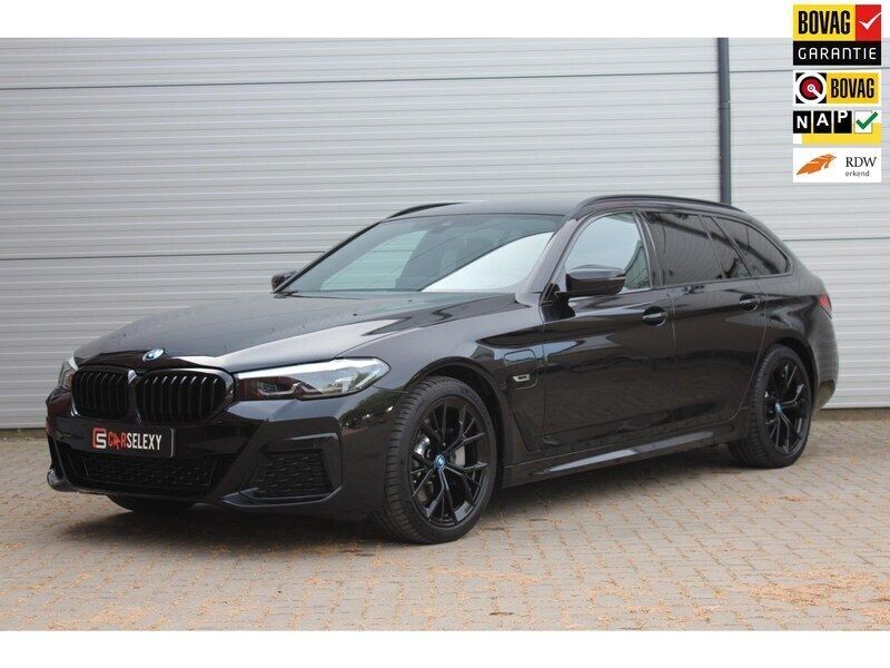 Zwart Gebruikt 2024 BMW 530 Stationwagen | € 54.450 (Eerlijke prijs) - Afbeelding 1/4