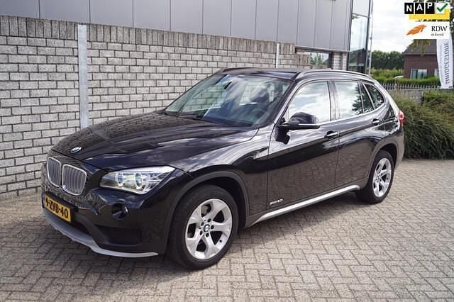 Zwart Gebruikt 2015 BMW X1 Executive SUV | € 10.950 (Super prijs) - Afbeelding 1/4