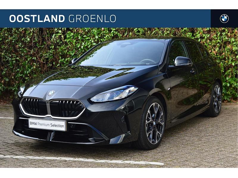 Zwart Gebruikt 2024 BMW 120 M Sport Hatchback | € 38.950 (Super prijs) - Afbeelding 1/4