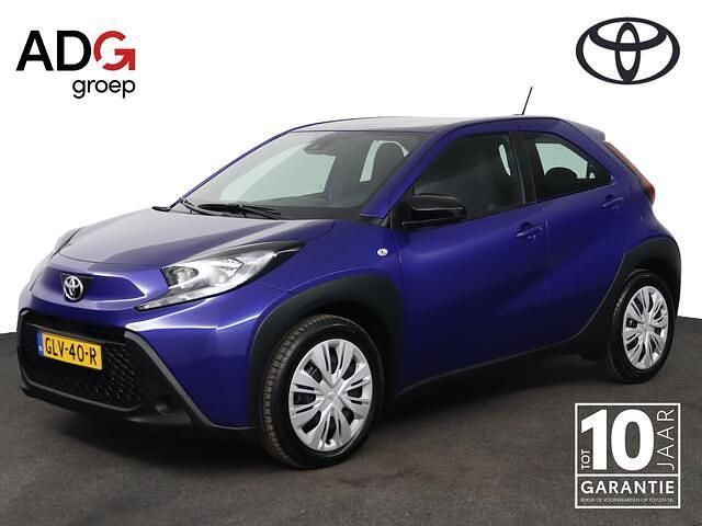 Blauw (metallic) Occasion 2024 Toyota Aygo X Play SUV | € 17.400 (Eerlijke prijs) - Afbeelding 1/4
