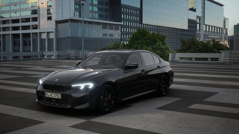 Zwart Nieuw 2025 BMW 330e Executive Sedan | € 72.181 (Eerlijke prijs) - Afbeelding 1/4