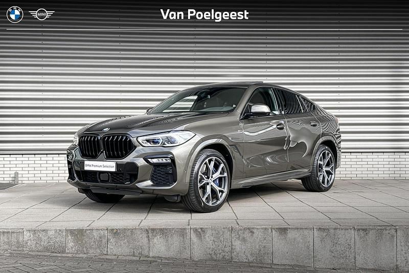Manhattan metallic (groen metallic) Gebruikt 2021 BMW X6 M50 Comfort Edition SUV | € 79.900 (Eerlijke prijs) - Afbeelding 1/4