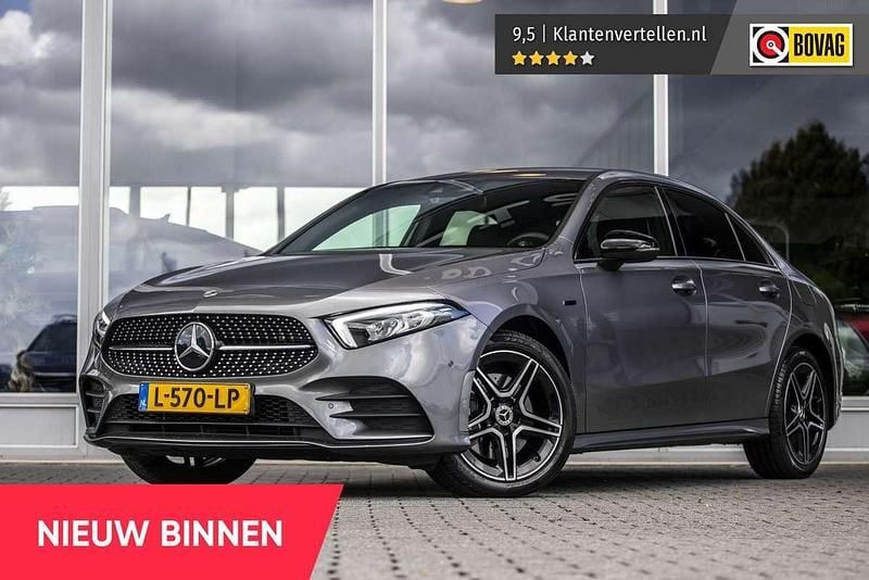 Grijs Gebruikt 2021 Mercedes A250 Business Sedan | € 28.900 (Eerlijke prijs) - Afbeelding 1/4