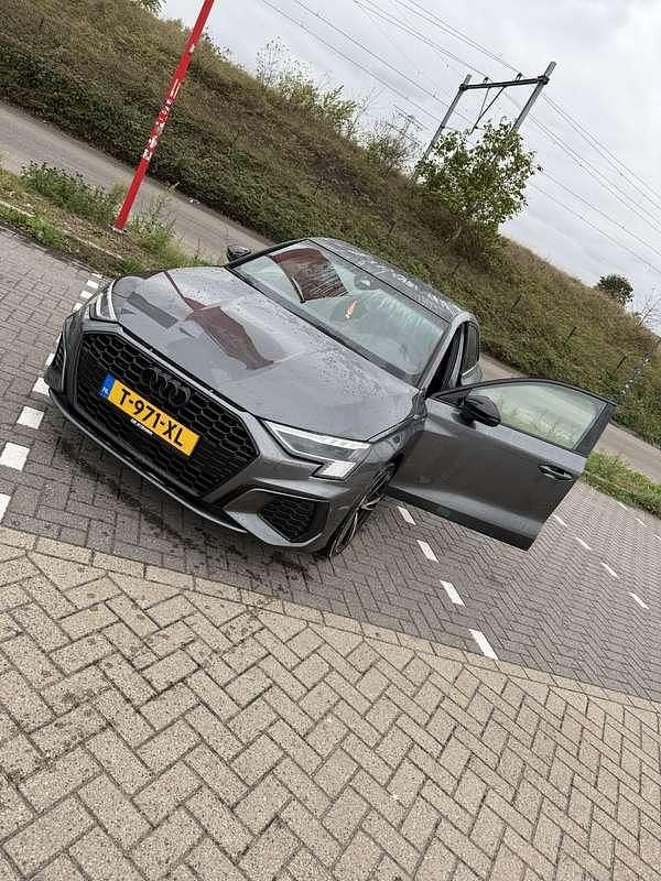 Grijs Occasion 2020 Audi A3 Hatchback | € 28.500 (Eerlijke prijs) - Afbeelding 1/4