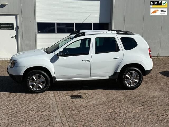 Wit Gebruikt 2014 Dacia Duster Lauréate SUV | € 6.950 (Eerlijke prijs) - Afbeelding 1/4