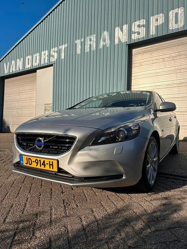 Gebruikt 2016 Volvo V40 | € 12.950 (Super prijs) - Afbeelding 1/4