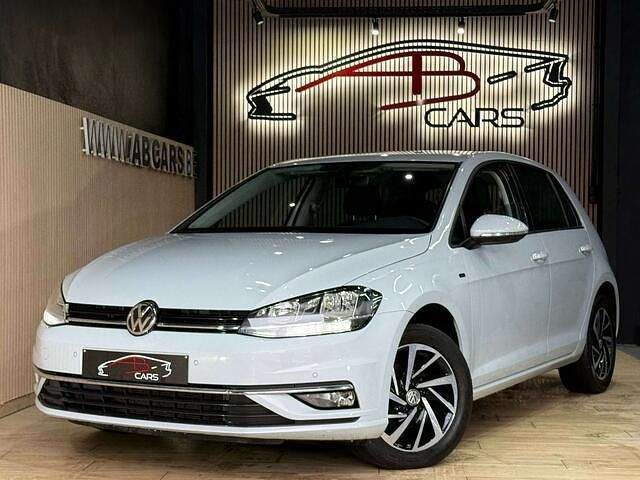 Grijs Gebruikt 2019 VW Golf Join Sedan | € 13.990 (Eerlijke prijs) - Afbeelding 1/4