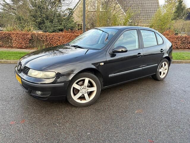 Zwart Occasion 2004 Seat Leon Sport Hatchback | € 2.250 (Eerlijke prijs) - Afbeelding 1/4