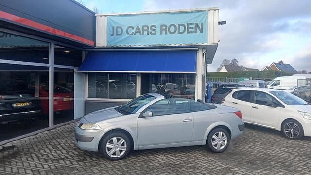 Grijs Gebruikt 2004 Renault Mégane Cabriolet Luxe Cabriolet | € 975 (Goede deal) - Afbeelding 1/4